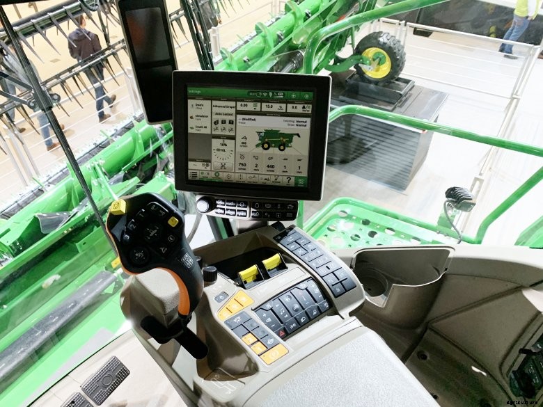Monitor and arm rest arrangement in John Deere X9 Combine